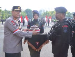 Irjen Pol Ahmad Haydar Serahkan Air Suci