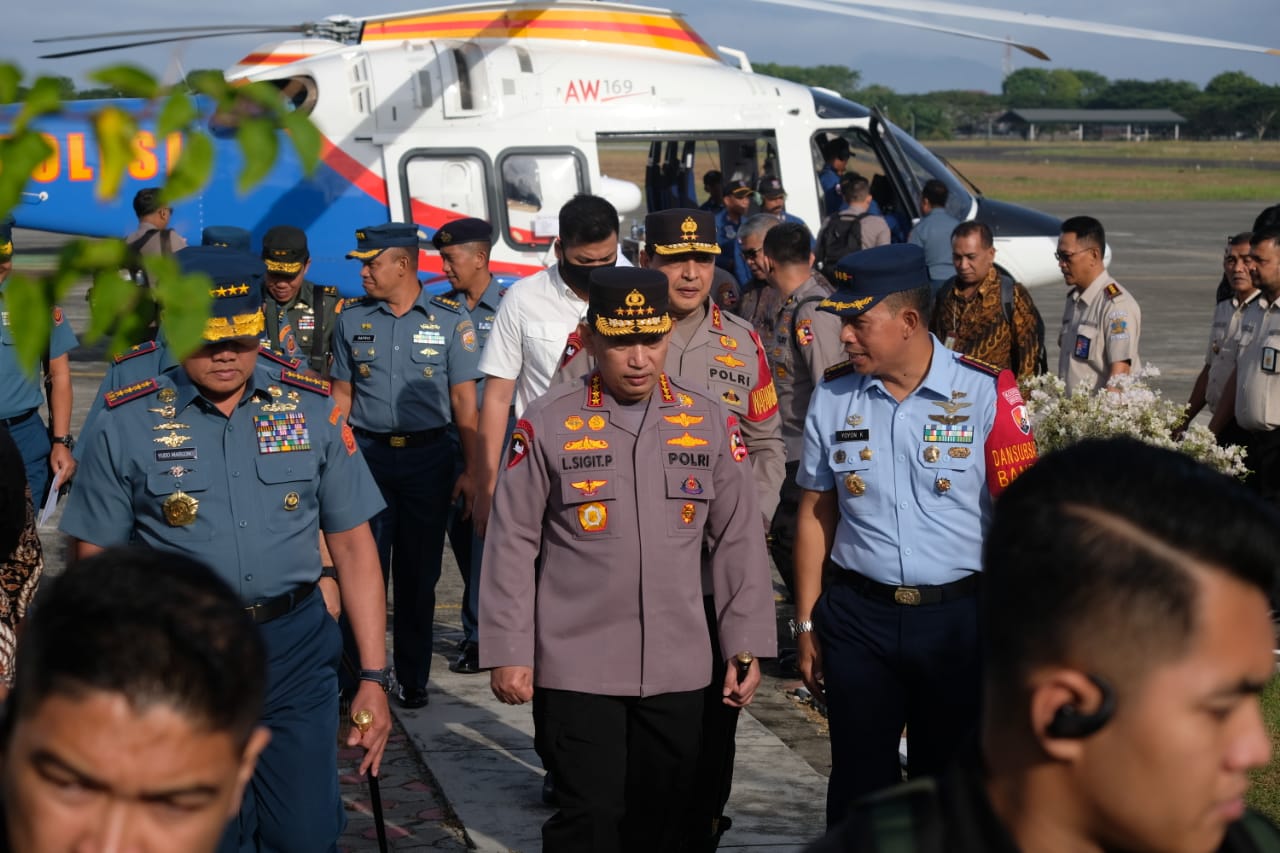 Rangkaian Kunker Presiden RI: Kapolri dan Panglima TNI Tiba di Aceh Rangkaian Kunker Presiden RI: Kapolri dan Panglima TNI Tiba di Aceh