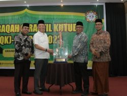 Penjabat Gubernur Aceh Tutup MQK se-Aceh, Serahkan Piala Juara Umum untuk Aceh Besar