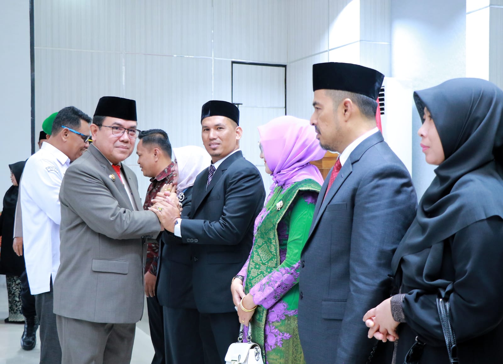 Pj Bupati Lantik Komisioner KIP Aceh Barat
