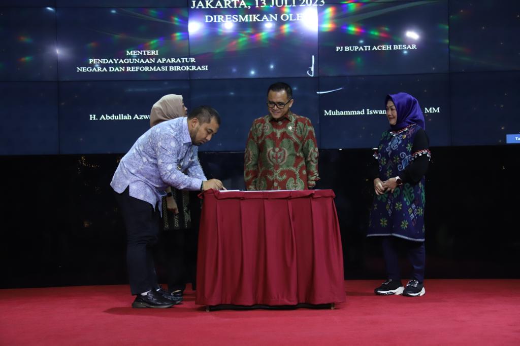 Menpan-RB Resmikan MPP Kabupaten Aceh Besar Menpan-RB Resmikan MPP Kabupaten Aceh Besar