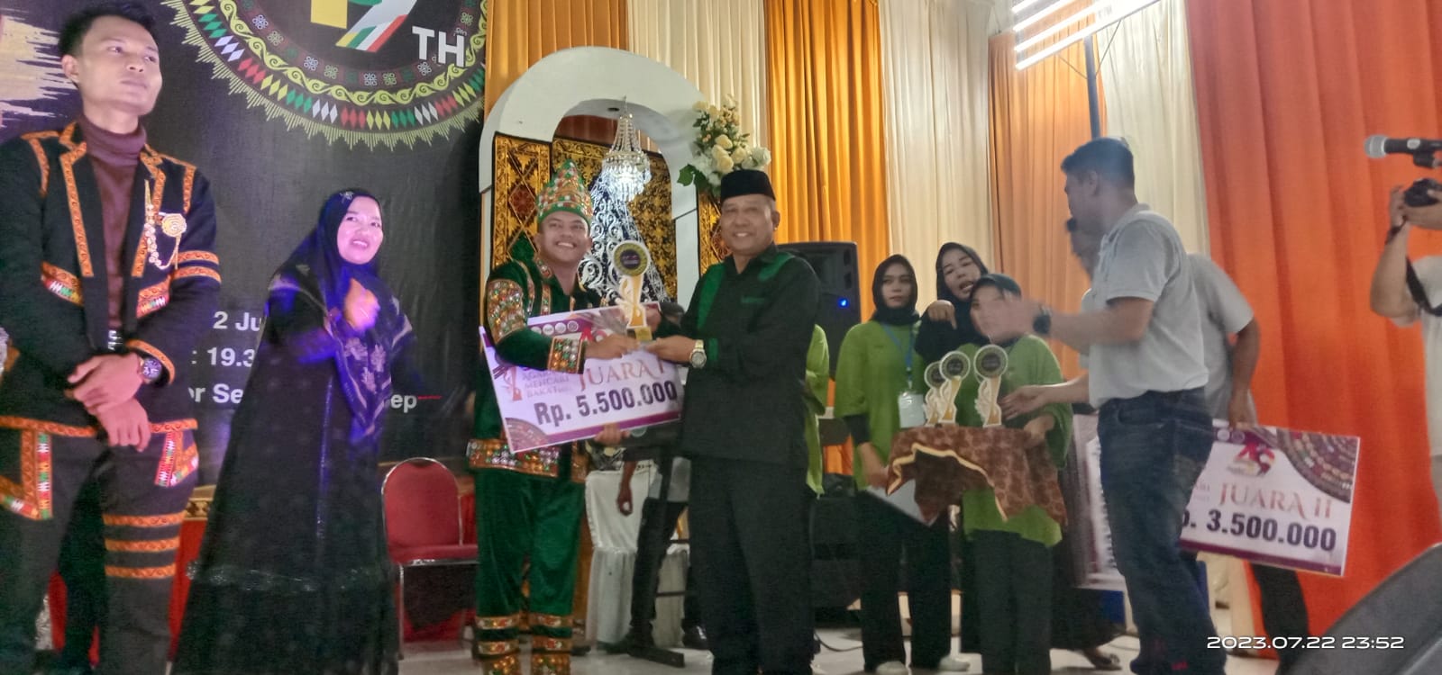 Ribuan Penonton Menyaksikan Penampilan Peserta Grand Final AMB Agara