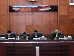 Pj Gubernur Hadiri Paripurna DPR Aceh, Dengarkan Pendapat Banggar atas Pertanggungjawaban APBA 2022