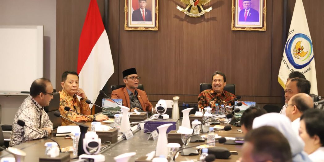 Penjabat Gubernur Aceh dan Anggota DPR RI TA Khalid Bertemu Menteri KKP RI
