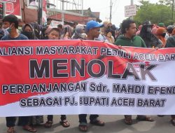 Aksi Demo Warga Aceh Barat Tolak Perpanjangan Mahdi Efendi Sebagai Pj Bupati