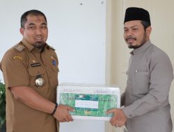 Pj Bupati Aceh Besar Serahkan 40 Al Quran Cetakan Madinah untuk Pesantren Babul Maghfirah