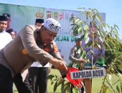 Lestarikan Negeri: Kapolda Aceh Tanam Pohon Frutikultur di Dayah Oemar Diyan