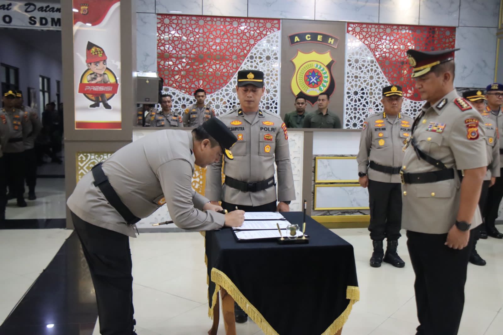 Kapolda Aceh Serahkan Jabatan Wakapolda kepada Kombes Armia Fahmi