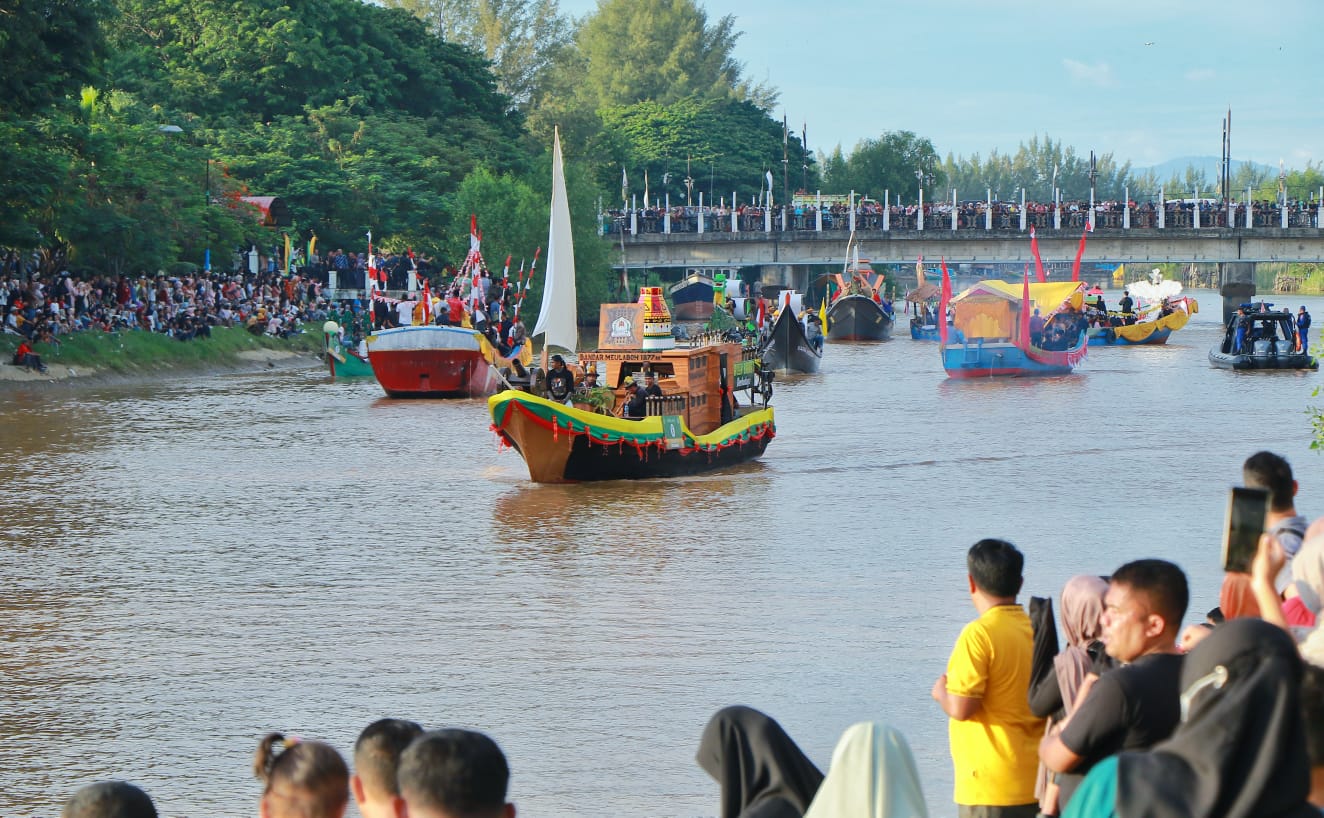 Perahu Hias Aceh Barat Juara Pertama di PKA ke 8