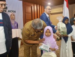 Sekda Aceh Serahkan Beasiswa Yatim untuk Anak-Anak Binaan RQV Indonesia
