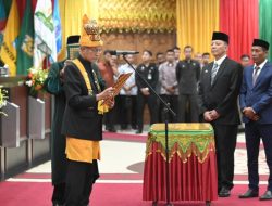 Penjabat Gubernur Saksikan Pengukuhan Kembali Malik Mahmud Sebagai Wali Nanggroe Aceh Penjabat Gubernur Saksikan Pengukuhan Kembali Malik Mahmud Sebagai Wali Nanggroe Aceh