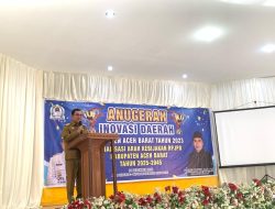 Pj Bupati Mahdi Serahkan Anugerah Penghargaan Inovatif Untuk 11 SKPK Aceh Barat