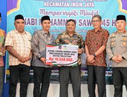 Sekda Aceh Besar Hadiri Maulid dan Terima Donasi Palestina di Kecamatan Ingin Jaya Sekda Aceh Besar Hadiri Maulid dan Terima Donasi Palestina di Kecamatan Ingin Jaya