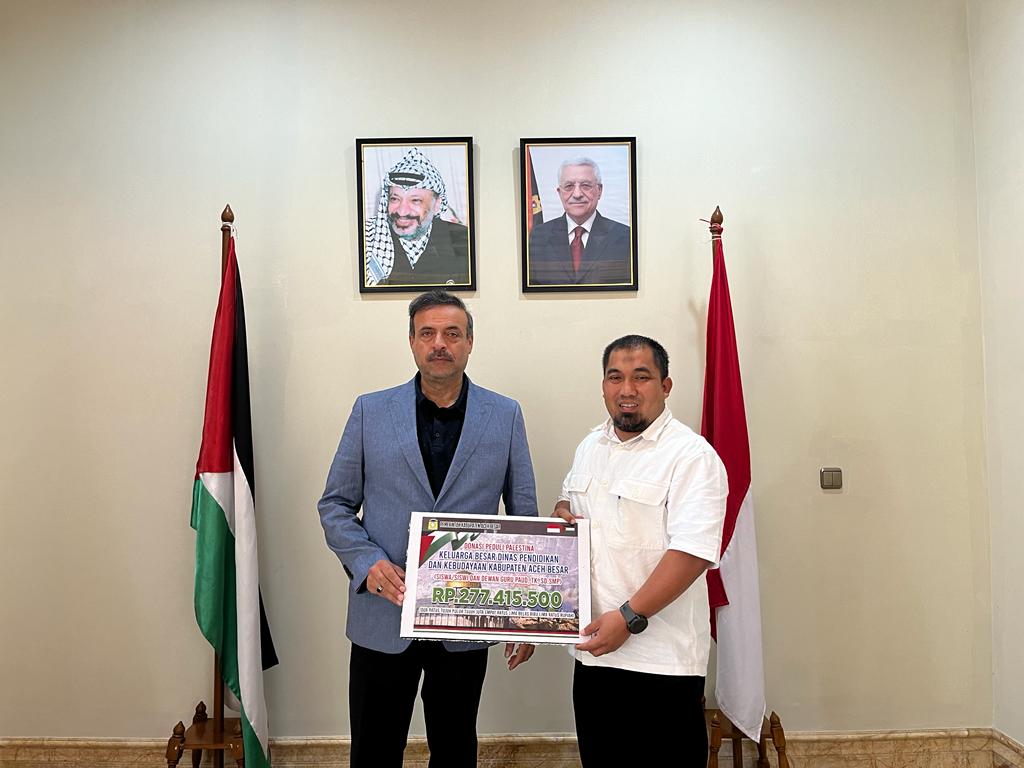 Pj Bupati Muhammad Iswanto Serahkan Donasi Aceh Besar untuk Palestina