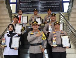 Kapolresta Banda Aceh Ganjar Penghargaan Bagi Polisi Berprestasi