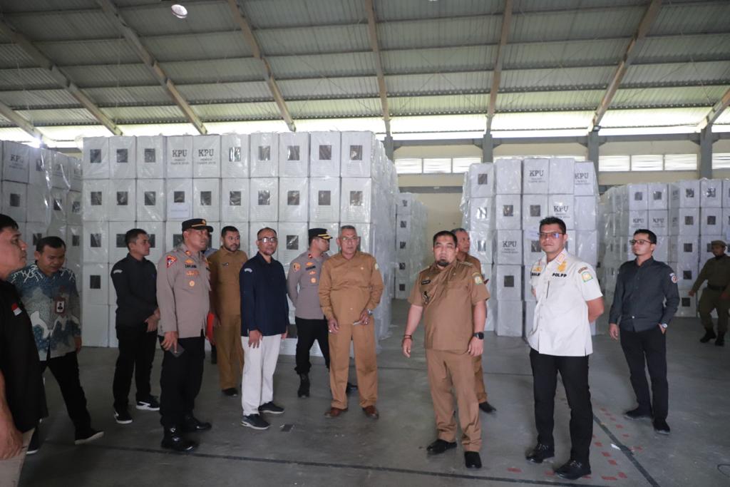 Pj Bupati Muhammad Iswanto Bersama Forkopimda Aceh Besar Pantau Logistik Pemilu