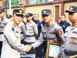 6 Bintara Polri Dapat Beasiswa dari Kadiv Humas