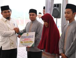 Pj Bupati Aceh Besar bersama Forkopimda Serahkan Bonus Juara MTQ dan FASI