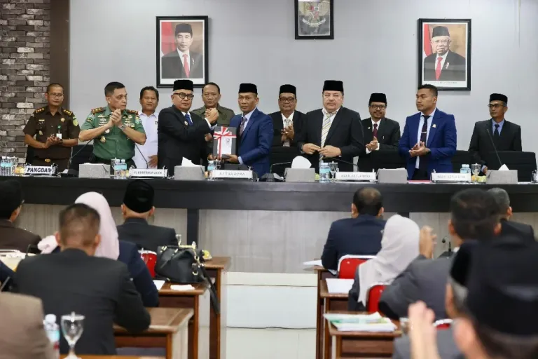 Pj Gubernur Bustami Sampaikan LKPJ Tahun 2023