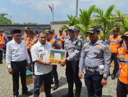 38 Personil Dishub Aceh Besar Terima Paket Lebaran