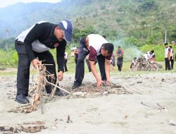 Aksi Satu Jam, Pemkab Aceh Besar Bersama Satbrimob Polda Aceh Bersihkan Lokasi Wisata Ujong Pancu
