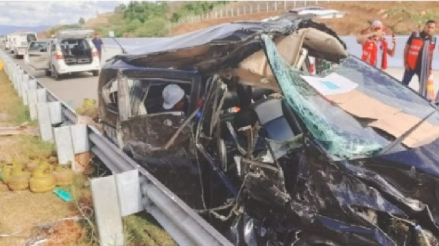 Tiga Penumpang Meninggal Dunia Kecelakaan Maut di Tol Sibanceh