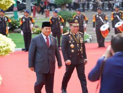 Prabowo Terima Tanda Kehormatan Bintang Bhayangkara Utama Polri