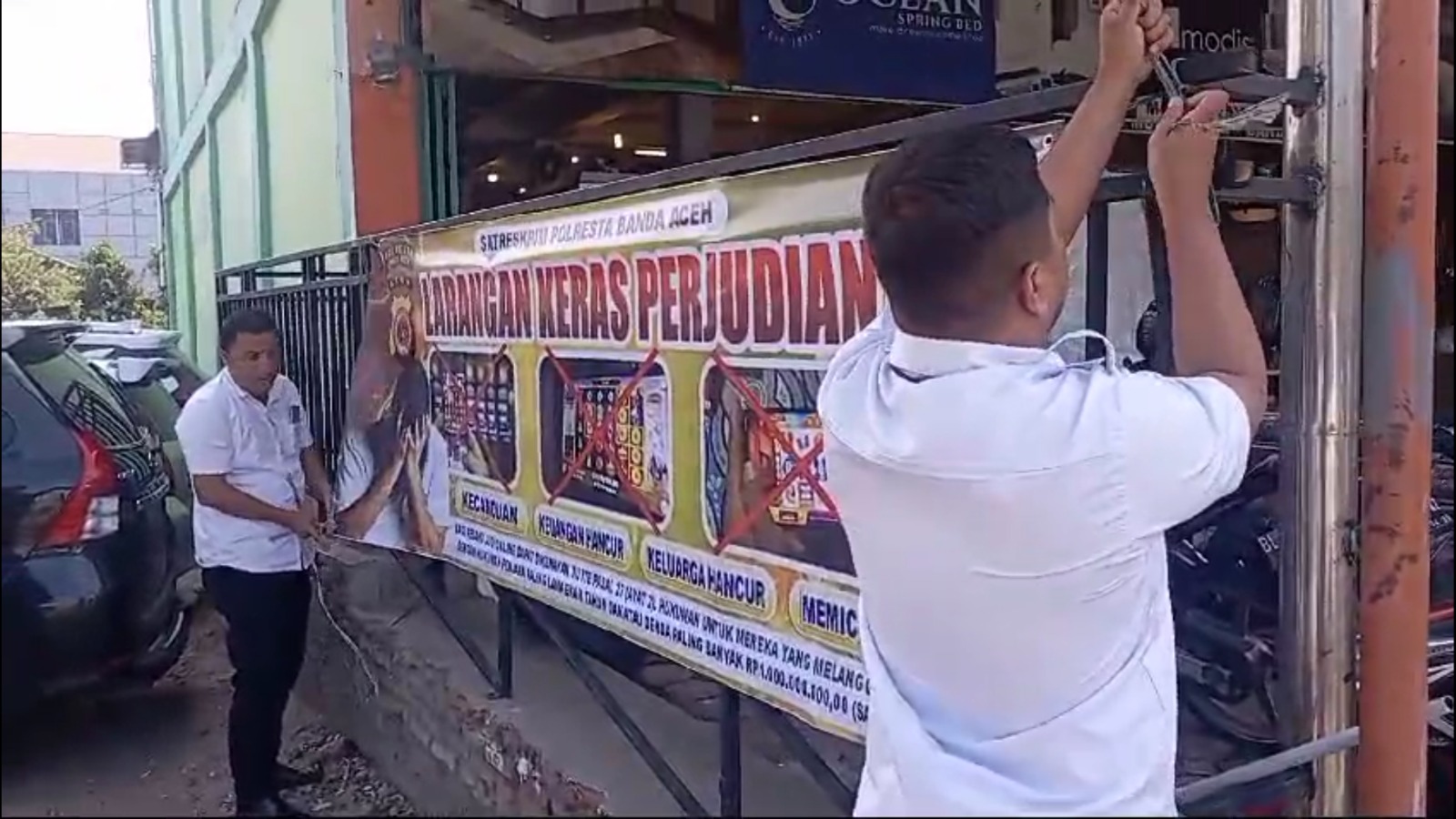 Spanduk Imbauan, Upaya Polisi Berantas Judi di Banda Aceh