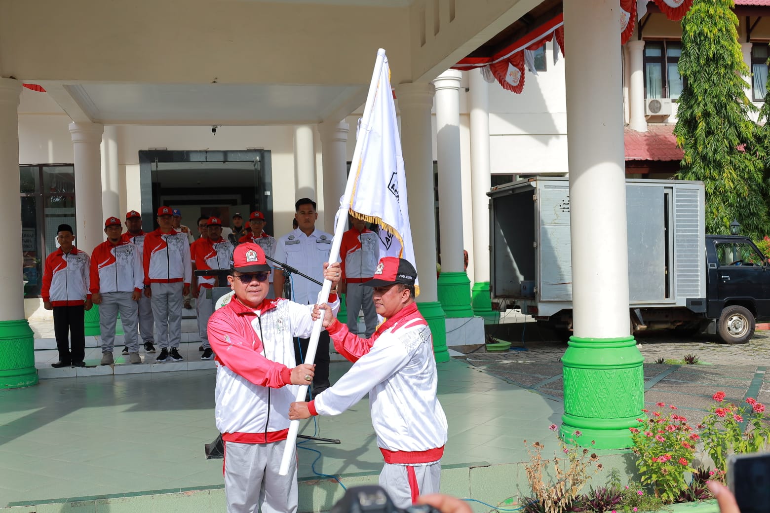 Pj Bupati Lepas Kontingen Kabupaten Aceh Barat Menuju POPDA Aceh ke XVII Tahun 2024