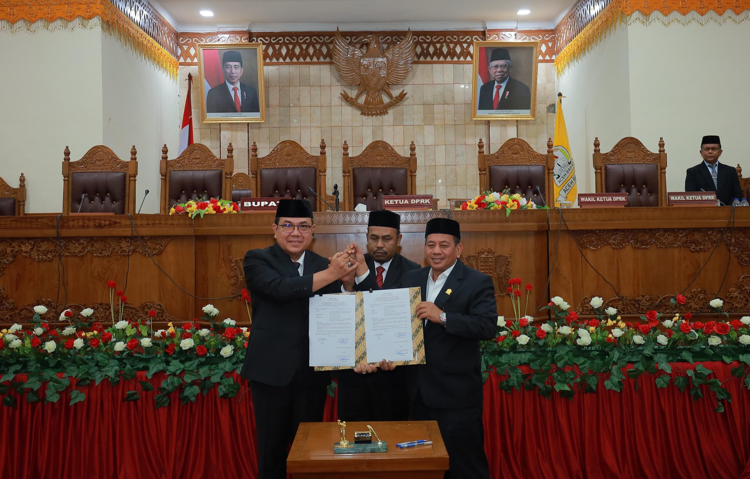 Dewan Aceh Barat Sahkan Qanun APBK, Pj Bupati Sampaikan Apresiasi