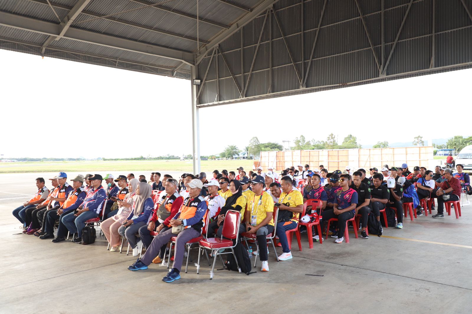 Kontingen PON XXI 2024 Cabang Terjun Payung dan Paralayang Tiba di Aceh