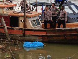 Polisi Evakuasi Mayat Mengapung Di Krueng Aceh