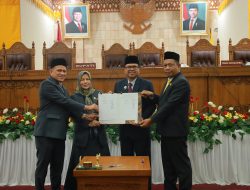 Dewan Aceh Barat Sahkan Qanun APBK Tahun 2025