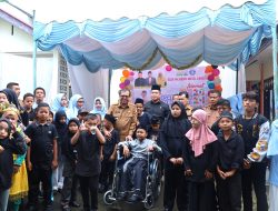 Penyandang Disabilitas SDLB Meulaboh Terima Bantuan Kursi Roda Dari Pj Bupati Aceh Barat
