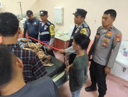 Penjual Gorengan Ditemukan Meninggal, Polisi Bantu Evakuasi