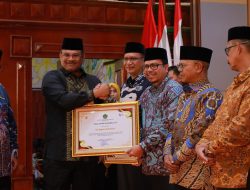 Pj Bupati Aceh Barat Terima Award Dari Kemenag RI