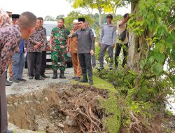 Sungai di Pante Ceureumen Abrasi, Bupati Tarmizi Minta Segera Dilakukan Normalisasi