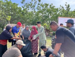 Peringati HUT Bhayangkara ke 79, Bupati Aceh Barat Pimpin Gotong Royong di Pantai Bubon