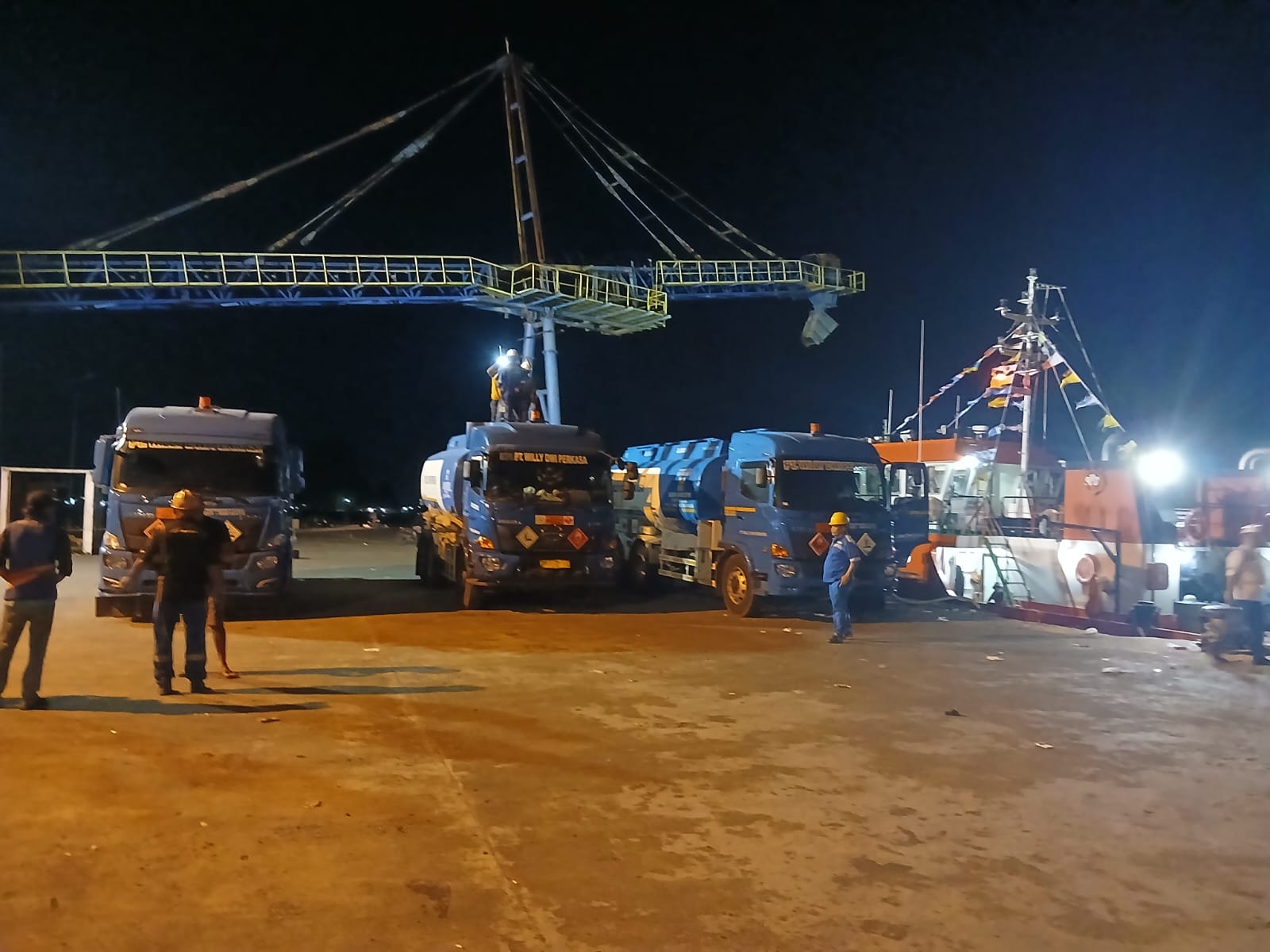 Diduga Bungker BBM Ilegal di Pelabuhan Jetty Meulaboh, Dilakukan Secara Terang-terangan