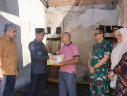 Solidaritas ASN Aceh Barat, Bupati Tarmizi Serahkan Bantuan Kepada Korban Kebakaran