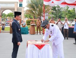 Bupati Tarmizi Lantik 100 Pejabat di Aceh Barat