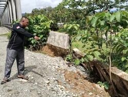 Abutmen Jembatan Sipot Longsor, Warga Minta Pemkab Aceh Barat Segera Tangani Sebelum Jembatan Roboh
