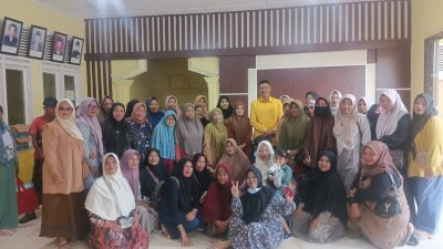Dukung Kota Bersih Dan Raih Adipura, Fraksi Golkar Aceh Barat Santuni 60 Penyapu Jalan