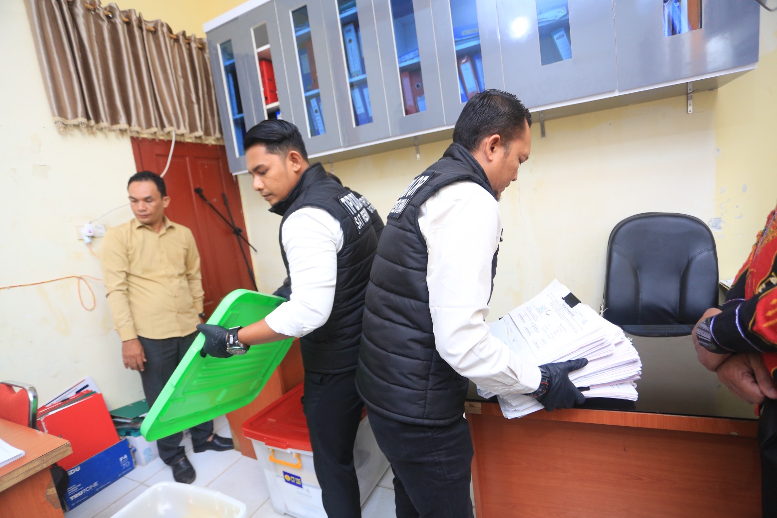 Dugaan Korupsi Dana BOKB, Polres Aceh Barat Geledah Kantor DP3AKB