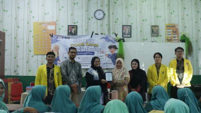 Mahasiswa ILKOM UTU Dorong Literasi Digital Siswa Lewat Kreativitas Konten Berbasis Batik Mahasiswa ILKOM UTU Dorong Literasi Digital Siswa Lewat Kreativitas Konten Berbasis Batik