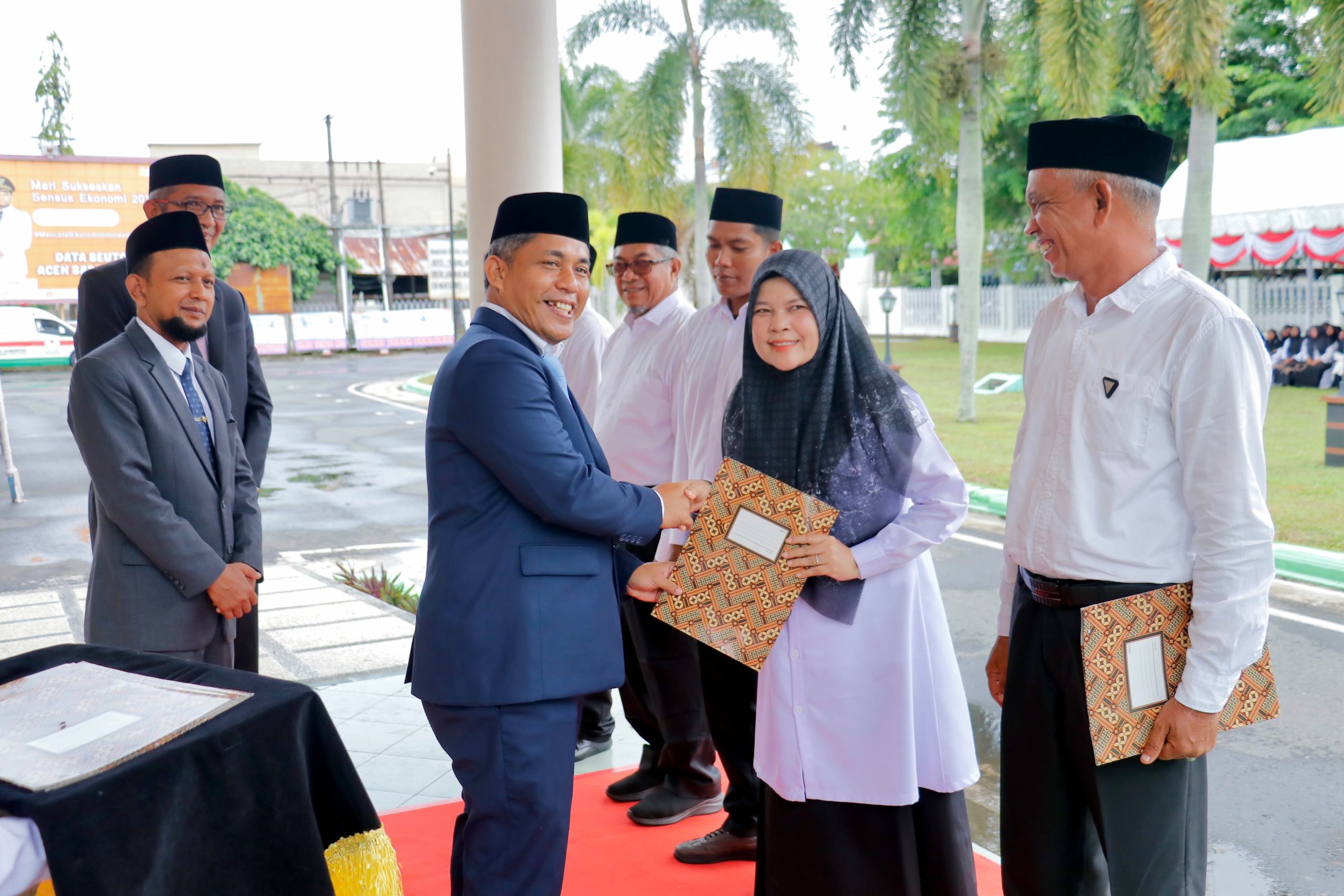 Plt Sekda Aceh Barat Lantik 263 Tuha Peut, Perkuat Tata Kelola Gampong Plt Sekda Aceh Barat Lantik 263 Tuha Peut, Perkuat Tata Kelola Gampong