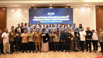 Gubernur Aceh dan Sejumlah Pejabat Terima Penghargaan JMSI Aceh