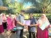 Keluarga Besar MTsS HBS Meulaboh Gelar Family Gathering di Pantai Lhok Bubon