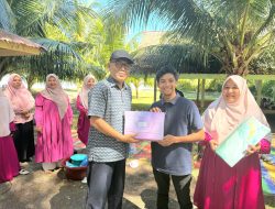 Keluarga Besar MTsS HBS Meulaboh Gelar Family Gathering di Pantai Lhok Bubon