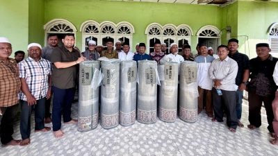 Bantu Pemulihan Pasca Bencana, Waled Landeng Salurkan Karpet Sajadah untuk Puluhan Masjid di Aceh Utara